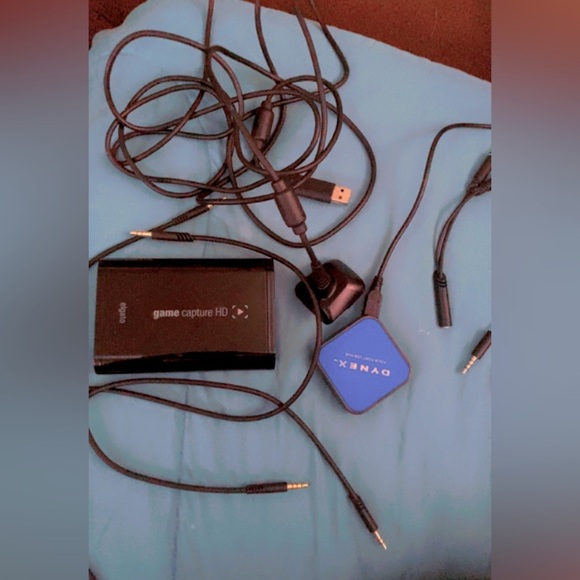 Elgato game capture HD and Dynex 4 port USB hub - Picture 1 of 2
